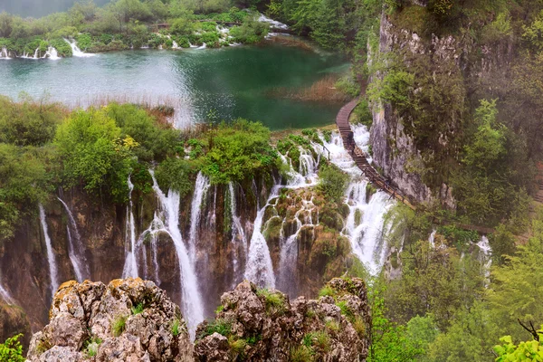 Vattenfallen i nationalparken plitvice, Kroatien — Stockfoto