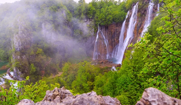 Vattenfallen i nationalparken plitvice, Kroatien — Stockfoto