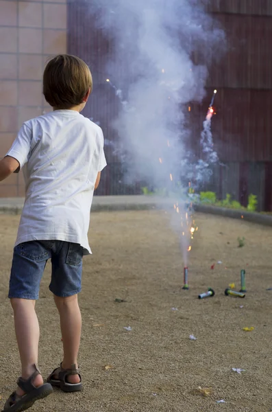 Spelen met vuur — Stockfoto