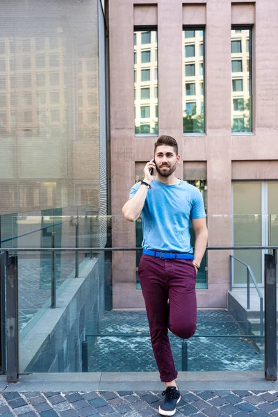 Young Bearded Man Standing Street While Talking Mobile Phone — Stockfoto