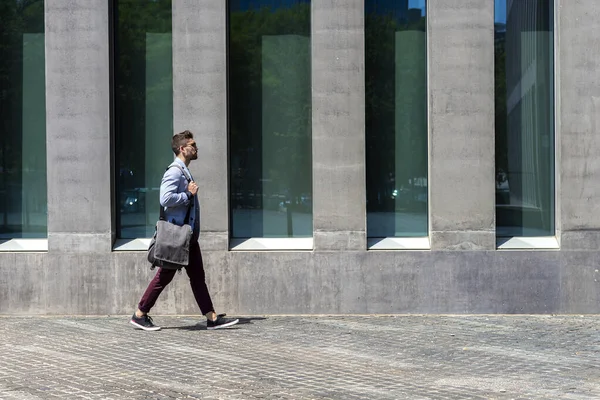 Young Urban Businessman Professional Walking Street Wearing Smart Casual Jacket — Stockfoto