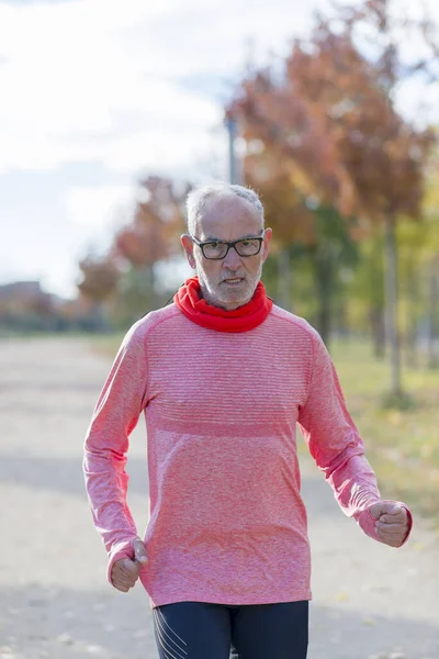 Mature Man Jogging Lake Morning Time Feeling Young Again Εικόνα Αρχείου