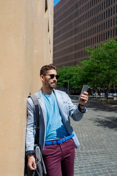 Handsome Man Smiling Using His Mobile Phone — Stockfoto
