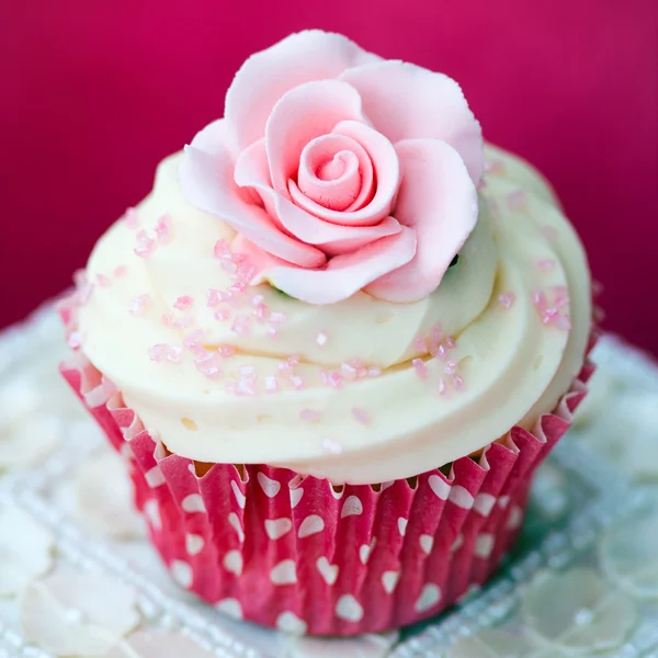 Rose cupcake — Stock Photo, Image