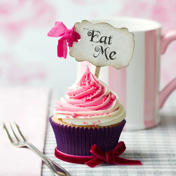 "Eat Me "Cupcake — Zdjęcie stockowe