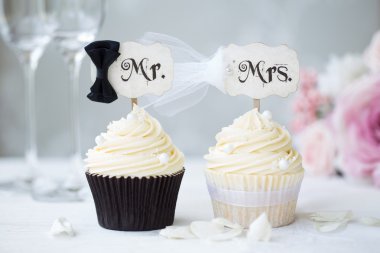 Gelin ve damat cupcakes