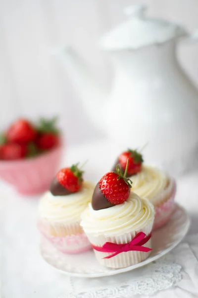 Afternoon Tea Served Strawberries Cream Decorated Cupcakes — Stock Photo, Image