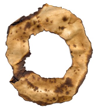 beyaz zemin üzerinde yanmış kağıt alfabe. harf o