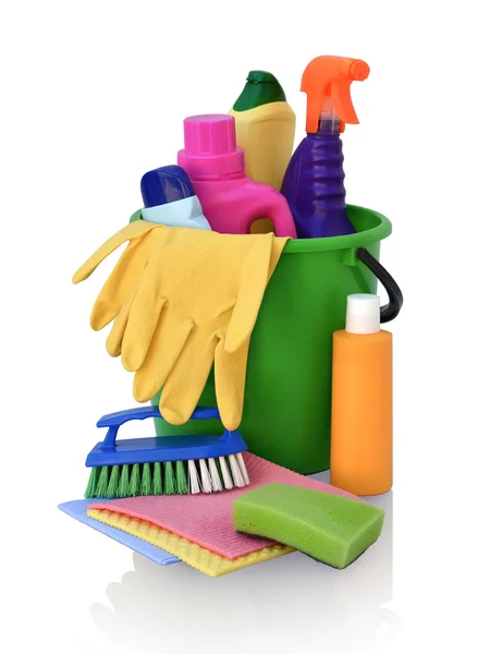 Detergentes para limpeza em balde verde — Fotografia de Stock