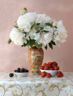 Olgun Kiraz ve Çilek kokulu peonies