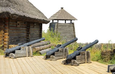 Zaporizhia Hortitsa Kazak Muhafız Birliği 16 asır önce kırsal köy kültürünün geçtiği kasaba duvarları ulusal müzesini güçlendirdi. Panoramik manzara Dnepr gölet adası okyanus mavi gökyüzü metin uzayı