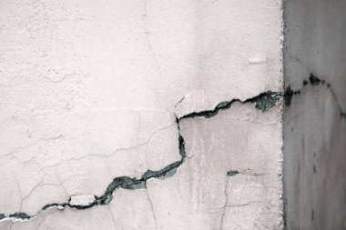 Makro antika yaş geçmişini kapat. Sanat eserlerine bak. Zemin bölme eğrisi çarpma eğrisi, yarık çizgisi kenar düşme sembolü. Koyu siyah kırsal açık beyaz parlak pembe renk kuru ayrı toprak metin efekti oluşturdu