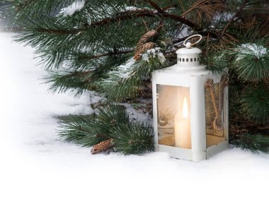 Mutlu noel arifesi, donmuş buzlu, natürmort uzay sahnesi. Paslı manzaralı ışıltılı parıltılı sanat süslemeleri parlak ateş yanığı, parti sembolü pankart tasarımı.