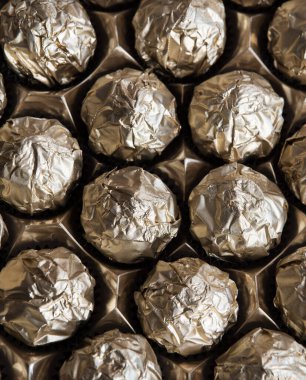 Soyut, mutlu, ışıltılı, ışıltılı, ışıltılı, şekerli kahve yığını, hurda, kafeterya, romantik evlilik, aşk partisi, siyah, şenlikli fon tasarımı. Üst görünümü kapat eski moda pek çok taze yemek arzusu paketi