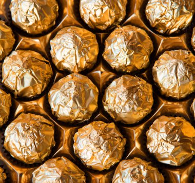 Soyut, mutlu, ışıltılı, ışıltılı, ışıltılı, şekerli kahve yığını, hurda, kafeterya, romantik evlilik, aşk partisi, siyah, şenlikli fon tasarımı. Üst görünümü kapat eski moda pek çok taze yemek arzusu paketi