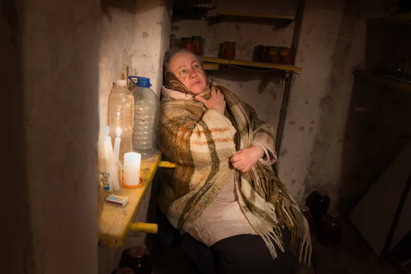 Bombardeiro Luta Terror Adulto Pobre Senhora Doente Pânico Face Sit — Fotografia de Stock