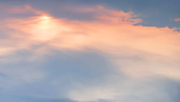 Bahar Kapanış Sahnesi Açık Yüksek Gün Mor Mavi Renk Kış — Stok fotoğraf