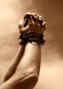 Eski üzücü ümitsizlik korkusu stres adamı dua ediyor. Umarım güneş mavi metin alanını aydınlatır. Yakından adam kaçırma limiti. Bilek bilek, halat bağlama, taciz. Umutsuz vaka.