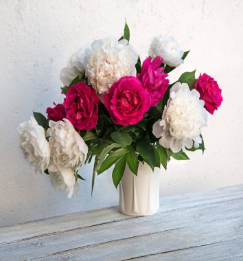 Eski antik çağ sanat parkı ışık masası yazı masası fotokopi uzayı. Güzel, nazik, mutlu, parlak yaprak, büyük, gür tomurcuk, bitki dekoru, yaşam sembolü, kutlama günü kartı, kapak arkaplanı.