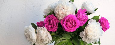 Eski antik çağ sanat parkı ışık masası yazı masası fotokopi uzayı. Güzel, nazik, mutlu, parlak yaprak, büyük, gür tomurcuk, bitki dekoru, yaşam sembolü, kutlama günü kartı, kapak arkaplanı.