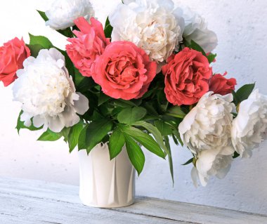 Eski antik çağ sanat parkı ışık masası yazı masası fotokopi uzayı. Güzel, nazik, mutlu, parlak yaprak, büyük, gür tomurcuk, bitki dekoru, yaşam sembolü, kutlama günü kartı, kapak arkaplanı.