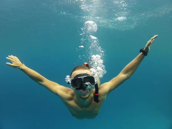 Männer unter Wasser — Stockfoto