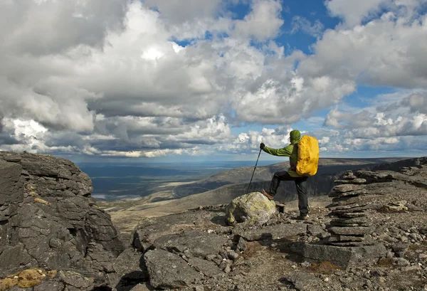 Wanderer auf dem Gipfel — Stockfoto