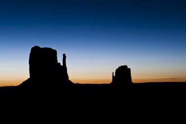 Monument valley gündoğumu siluet.