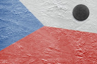 Çek bayrak ve pakı buz üstünde