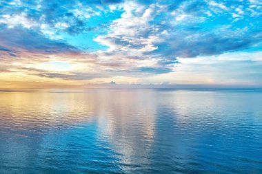 Baltık Denizi 'nde akşam üstü güzel bir havada.