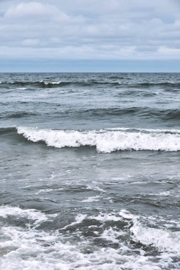 Baltık Denizi 'nde yaz fırtınası. Yer, manzara