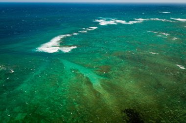 maui Adası yakınlarında Pasifik Okyanusu