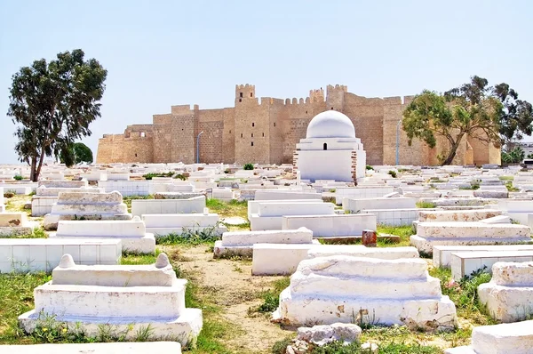 Arabski cmentarz obok ribat w monastir, Tunezja — Zdjęcie stockowe