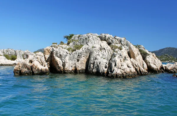 Formação de pedra perto da ilha de Kekova, Turquia — Fotografia de Stock