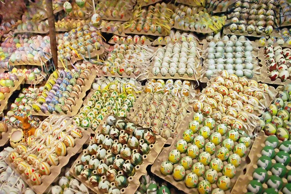 Δίσκοι των αυγών που χρωματίζεται για το Πάσχα — Φωτογραφία Αρχείου