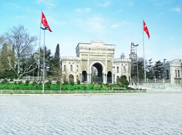 Historické Hlavní brána do istanbulské univerzity v Istanbulu, Turecko — Stock fotografie
