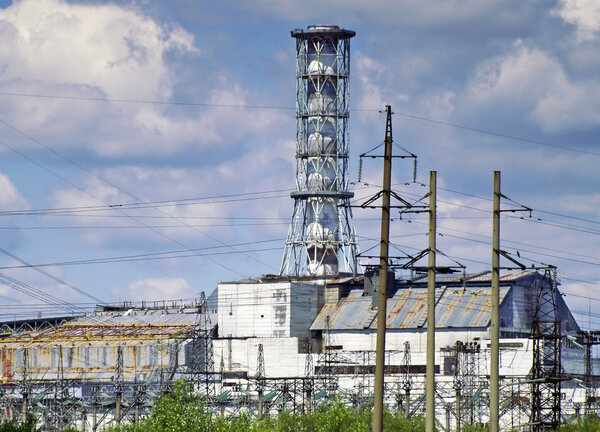 Чернобыльская АЭС на реке Припять
