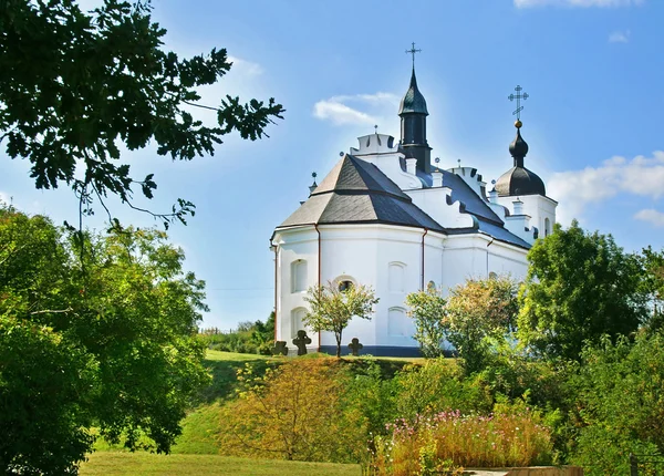 Kyrkan i byn subbotiv, Ukraina — Stockfoto