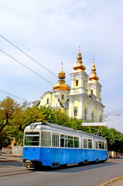 Sokakta eski bir tramvay