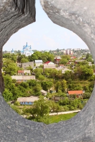 Vista Nce attraverso scappatoia in forte in Kamjanets-Podolsk — Foto Stock
