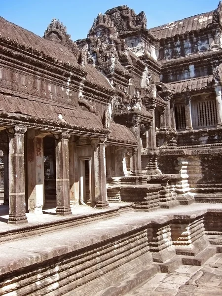 Oude boeddhistische khmer tempel in Angkor Wat complex, Cambodja — Stockfoto