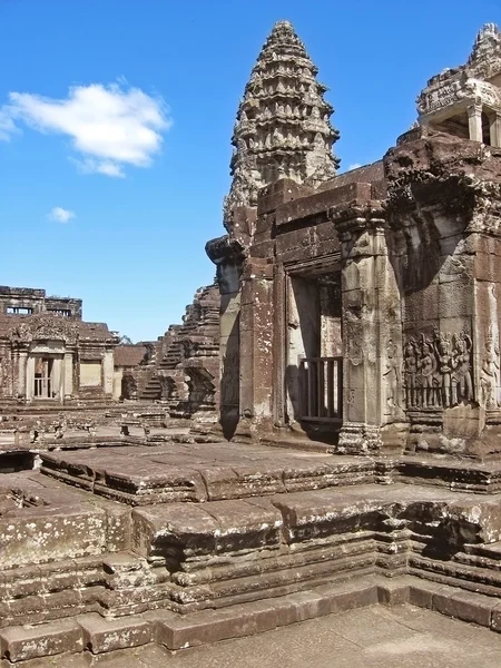 Starożytna świątynia buddyjskich khmerów w kompleksie Angkor Wat, Kambodża — Zdjęcie stockowe