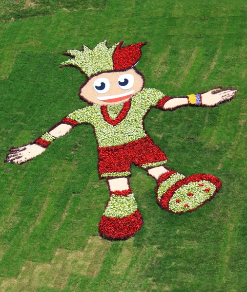 Flowerbed is prepared in Kiev depicting mascot of Euro 2012 Slavek — Stock Photo, Image