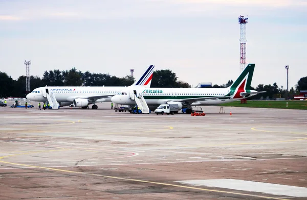 Jet aircrafts of Airfrance and Alitalia — Stock Photo, Image