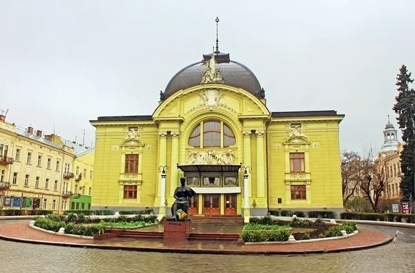 Chernivtsi ukrainisches Musik- und Schauspieltheater, ukrainisch — Stockfoto