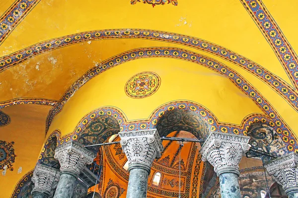 Dentro de la mezquita Santa Sofía en sultanahmet, Estambul, Turquía —  Fotos de Stock