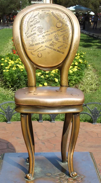 Monumento al famoso libro "Doce sillas" en Odessa, Ucrania — Foto de Stock