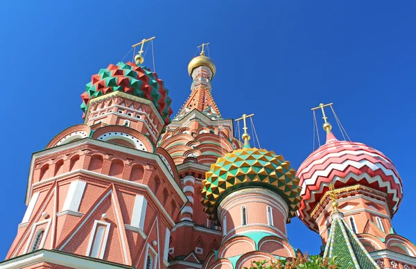 Basilikum-Kathedrale auf dem Roten Platz in Moskau, Russland — Stockfoto
