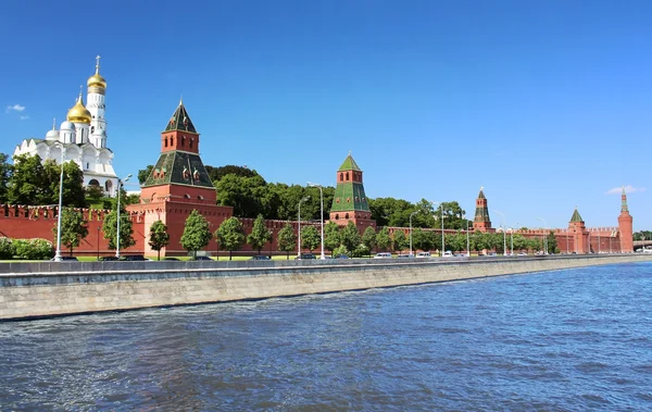 Widok na Kreml i nabrzeża, Federacja Rosyjska — Zdjęcie stockowe