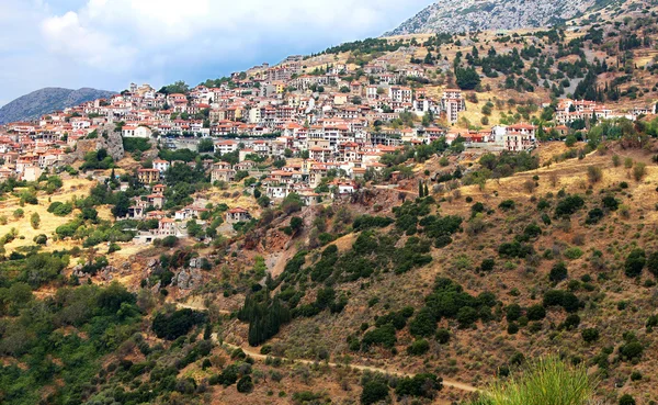 Famous resort town of Arachova, Boeotia, Greece — Stock Photo, Image